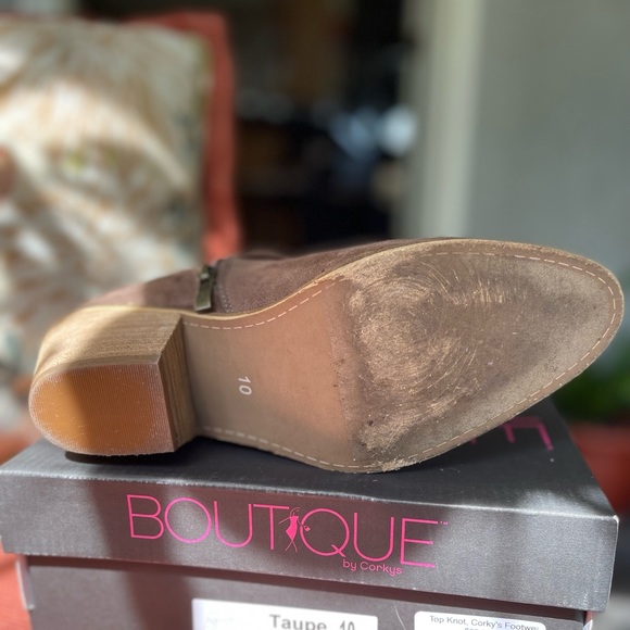 Boutique by Corky’s size 10 taupe shoe boot in original box - Picture 7 of 11